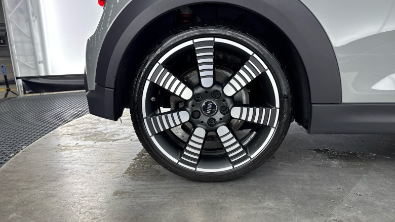 MINI Hatchback 1.5 Cooper Exclusive 3dr Auto Petrol Hatchback